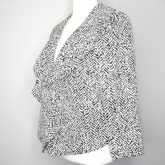 Calvin Klein Black/White Lightweight Open Front Ruffle 3/4 Sleeve Lined Blazer - Picture 2 of 3
